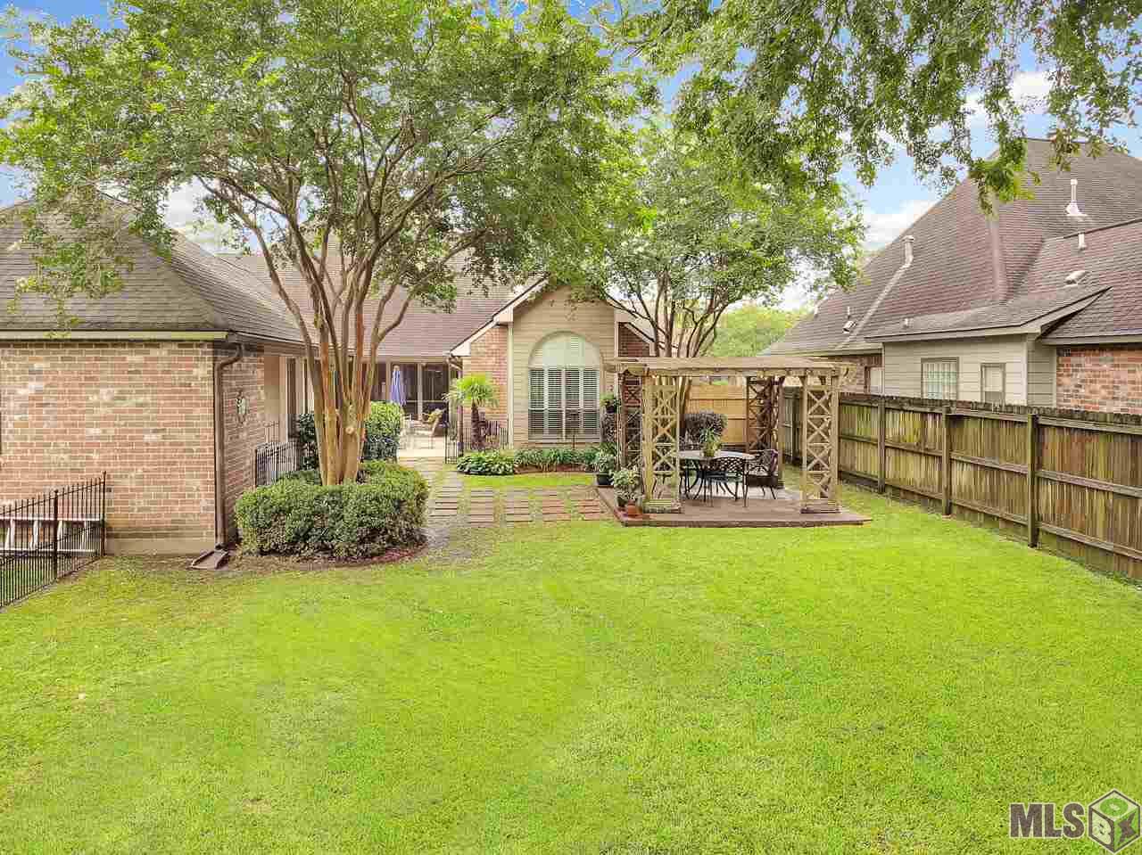 9243 Homestead Drive Baton Rouge, LA 70817 - Photo 30 of 33 Large Backyard