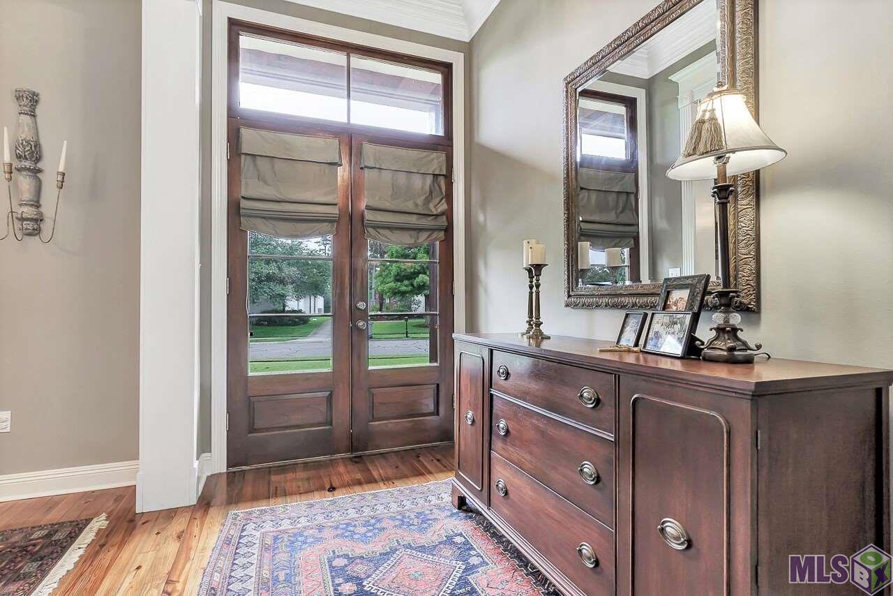 9243 Homestead Drive Baton Rouge, LA 70817 - Photo 4 of 33 Foyer