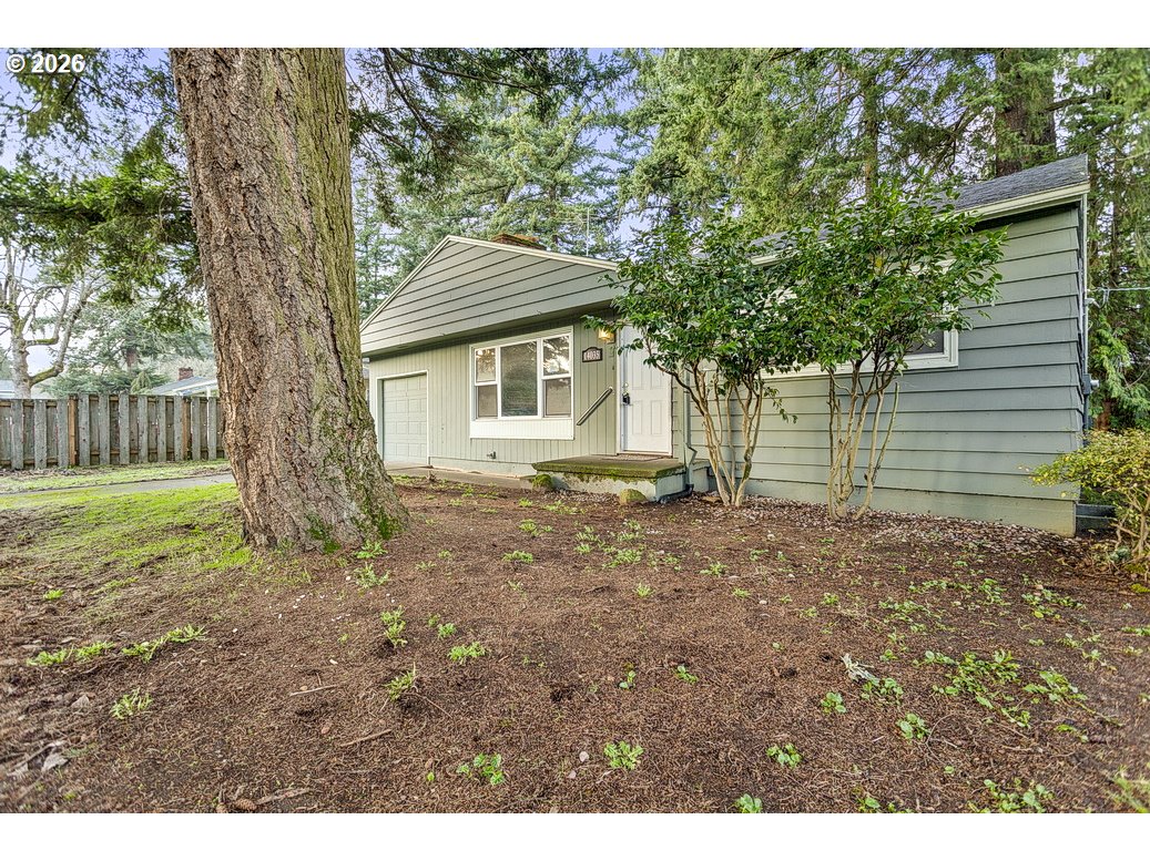 14035 Southeast Harrison Street Portland, OR 97233 - Photo 24 of 32 a backyard of a house with lots of green space