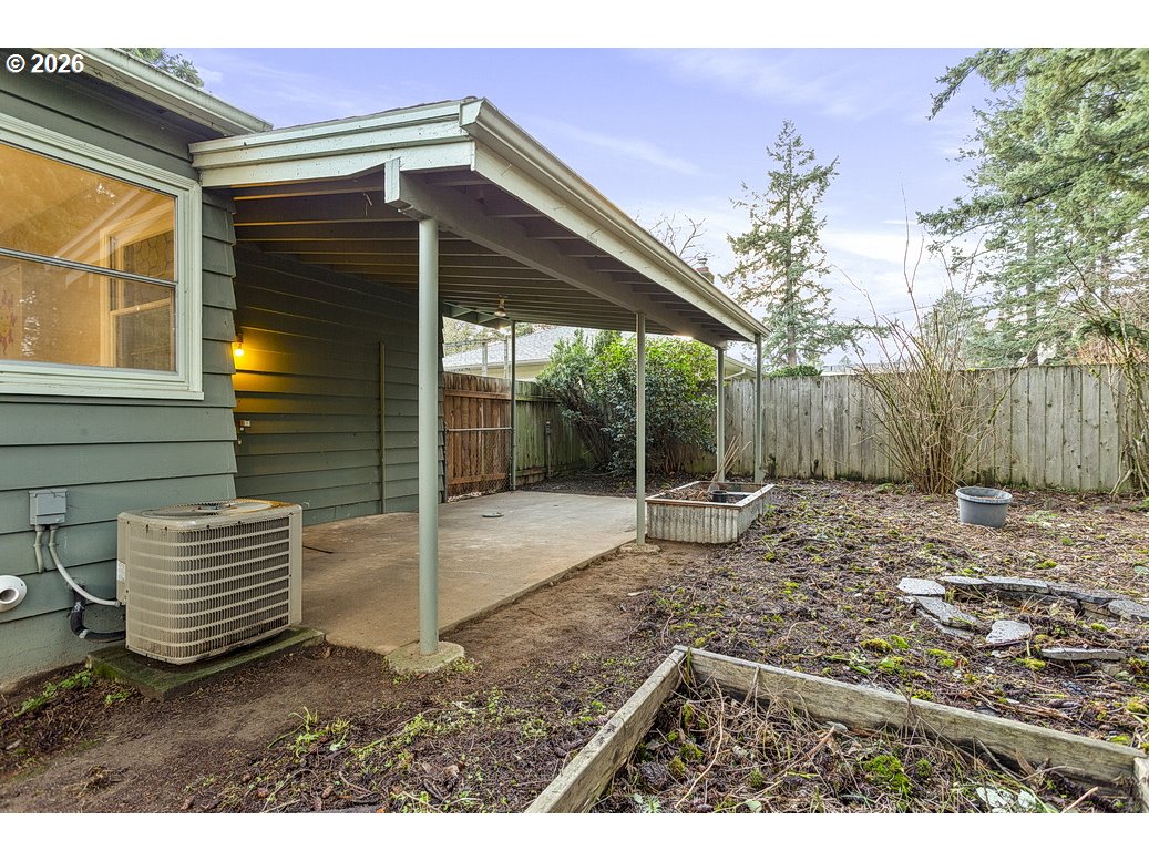 14035 Southeast Harrison Street Portland, OR 97233 - Photo 28 of 32 a backyard of a house