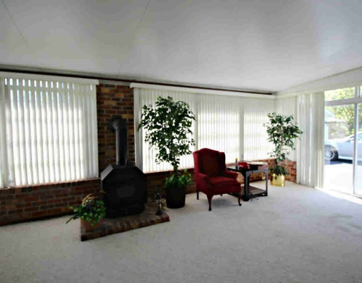 3413 Hammerberg Road Flint, MI 48507 - Photo 7 of 25 21293623-6.JPG