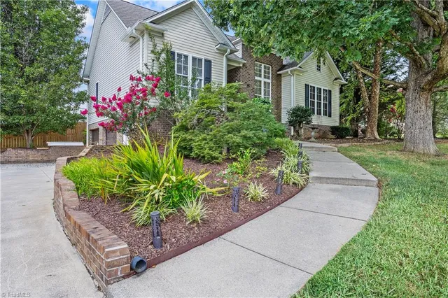 $475,000 | 300 Ridge Drive, Lexington, NC 27295