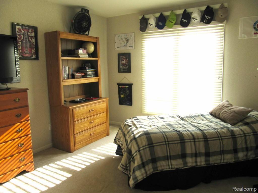 1412 Tulberry Circle Rochester, MI 48306 - Photo 30 of 35 Bedroom3.jpg