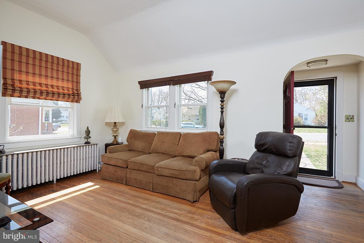 12809 Flack Street Silver Spring, MD 20906 - Photo 3 of 25 Living Room