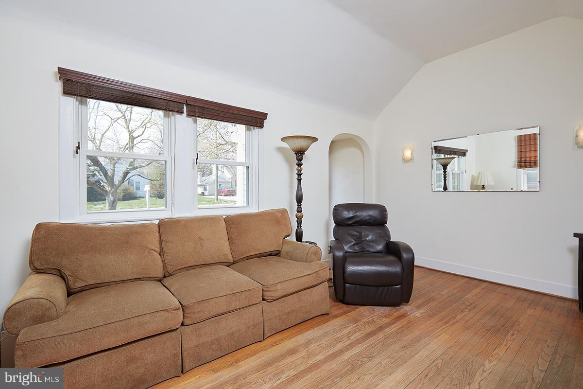 12809 Flack Street Silver Spring, MD 20906 - Photo 4 of 25 Living Room