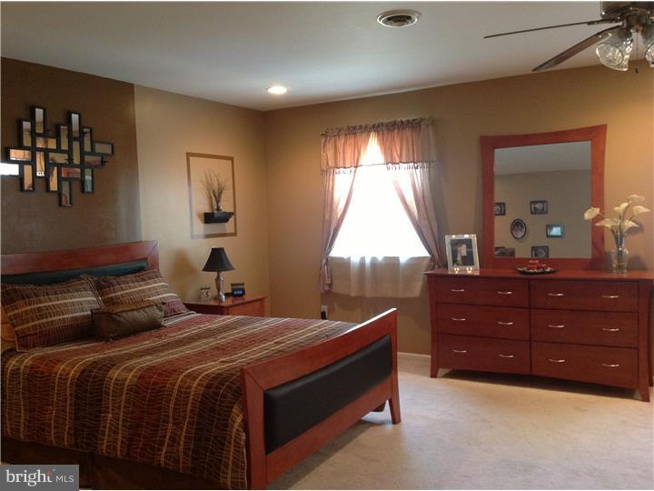 4 Holden Road Cherry Hill, NJ 08034 - Photo 10 of 23 Master Bedroom