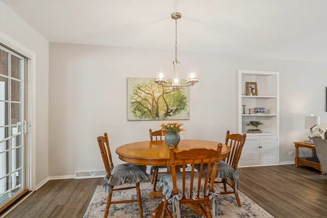 $350,000 | 11 Crestview Terrace, Buffalo Grove, IL 60089