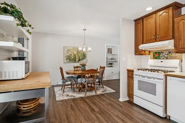 $350,000 | 11 Crestview Terrace, Buffalo Grove, IL 60089