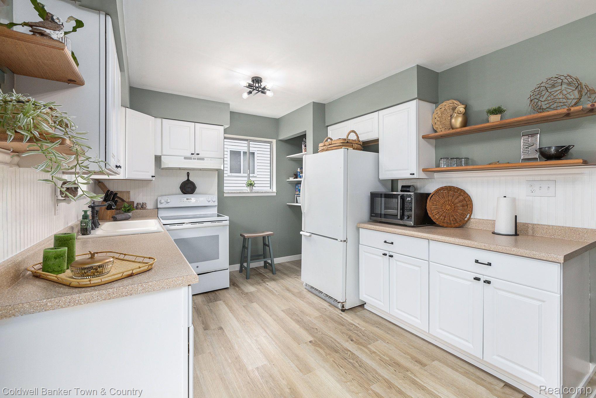 146 Oriole Road Commerce Township, MI 48382 - Photo 12 of 28 Eat-In Kitchen