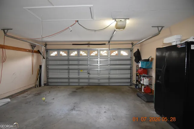 a view of empty room with a ceiling fan