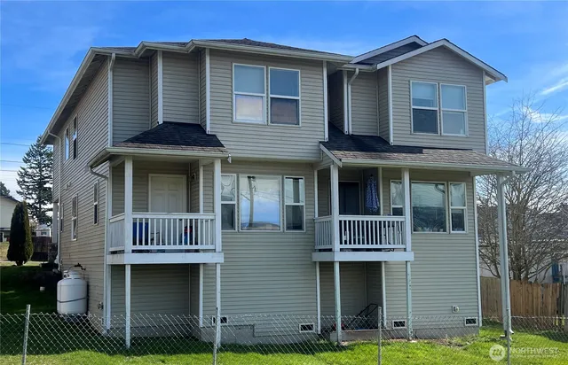 $825,000 | 2905 11th Street, Unit C & D, Everett, WA 98201