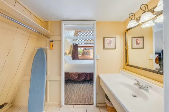 a en suite bathroom with a sink and a large mirror