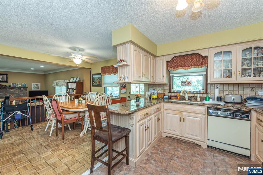 2 Rochambeau Road Pompton Plains, NJ 07444 - Photo 10 of 33 Gallery Image 10