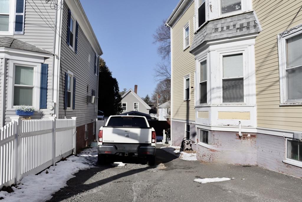 10 Cushing Street Salem, MA 01970 - Photo 4 of 42