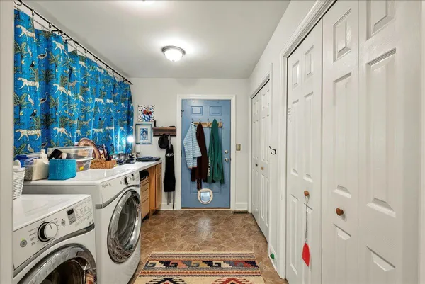 a view of utility room