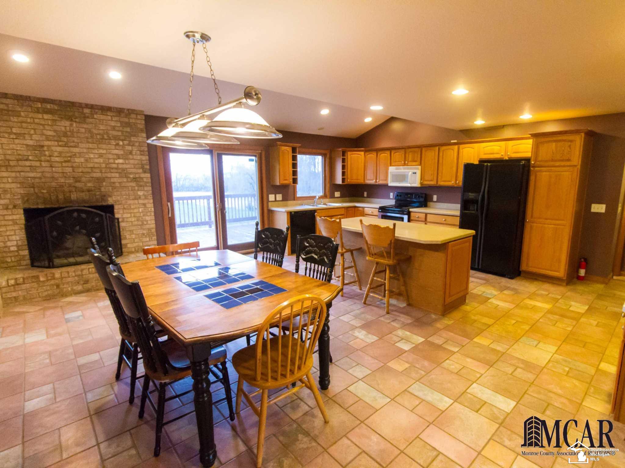 13533 Stowell Road Dundee, MI 48131 - Photo 7 of 34 21437111-6.JPG