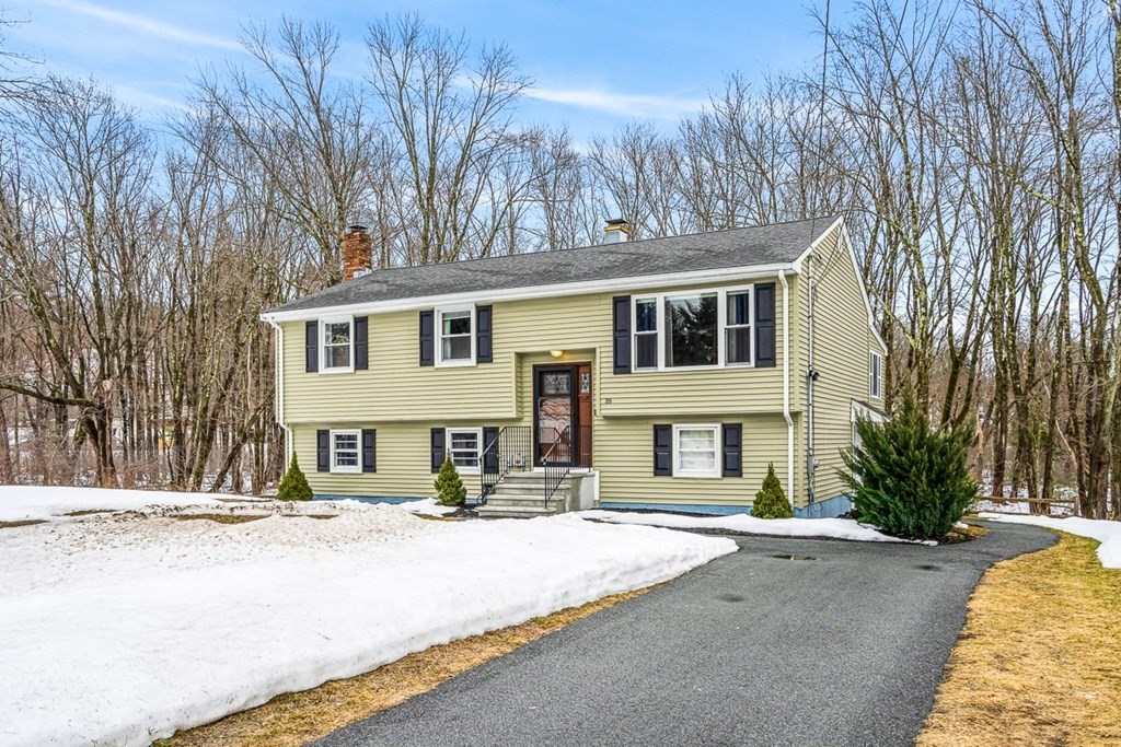 18 Coach Road Billerica, MA 01862 - Photo 2 of 33