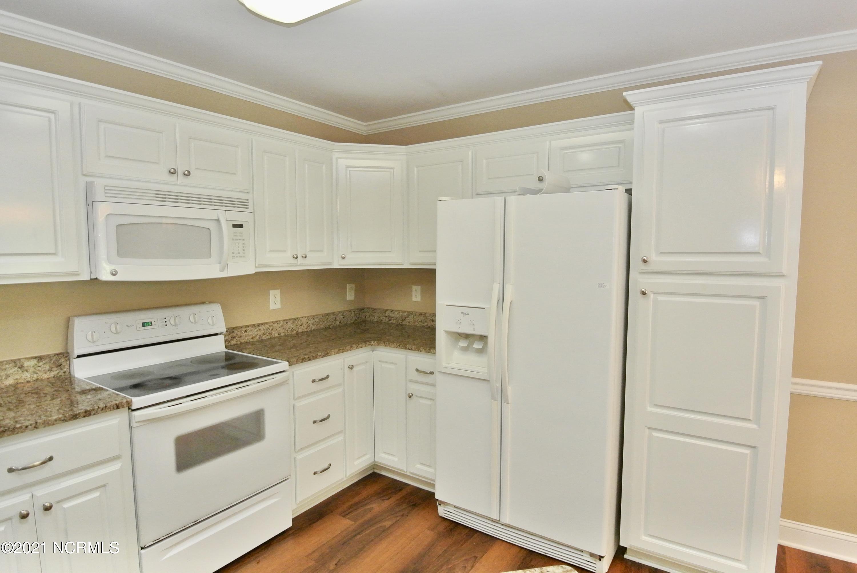 440 Neuchatel Road New Bern, NC 28562 - Photo 13 of 32 Kitchen