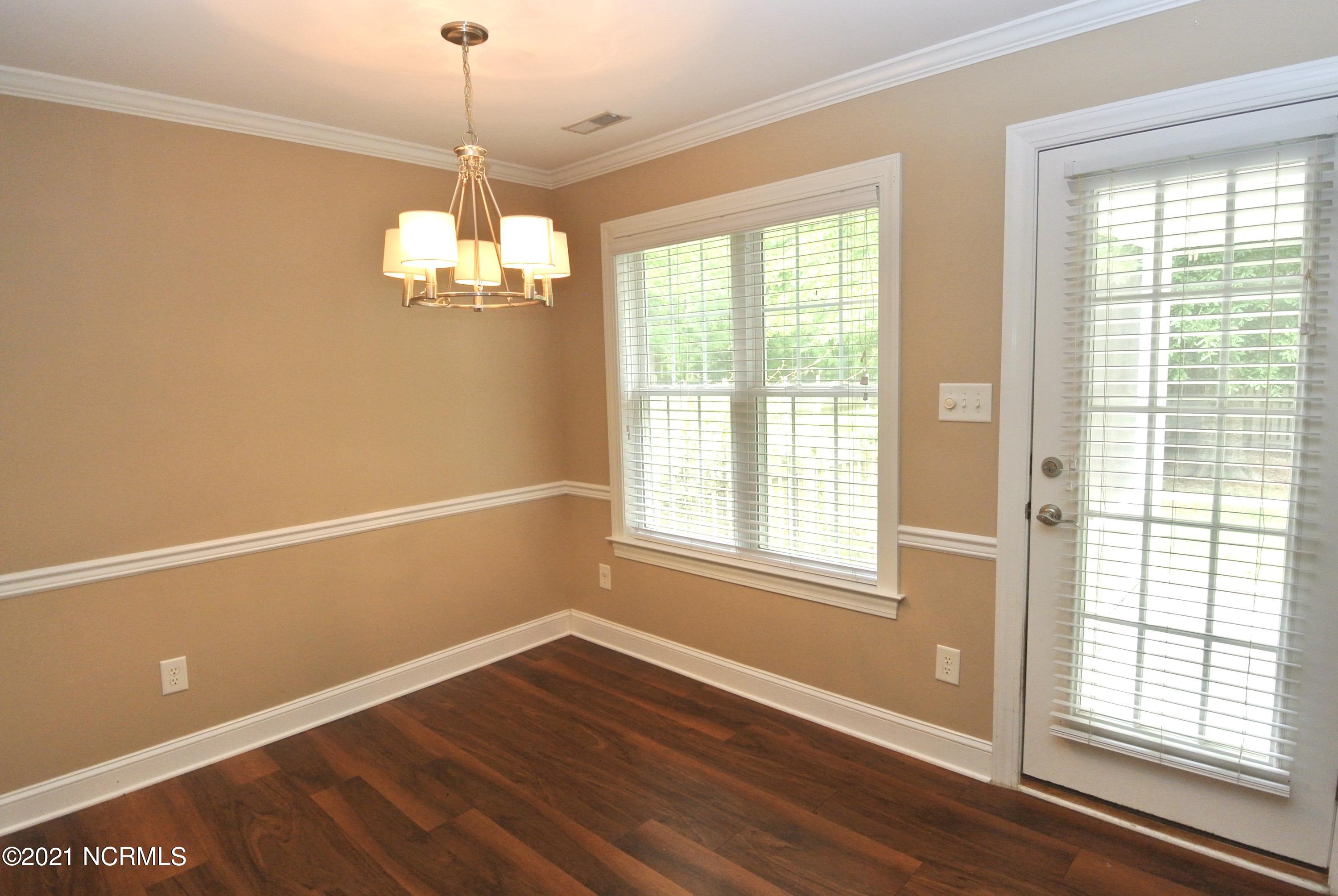 440 Neuchatel Road New Bern, NC 28562 - Photo 15 of 32 Eat-in area of kitchen
