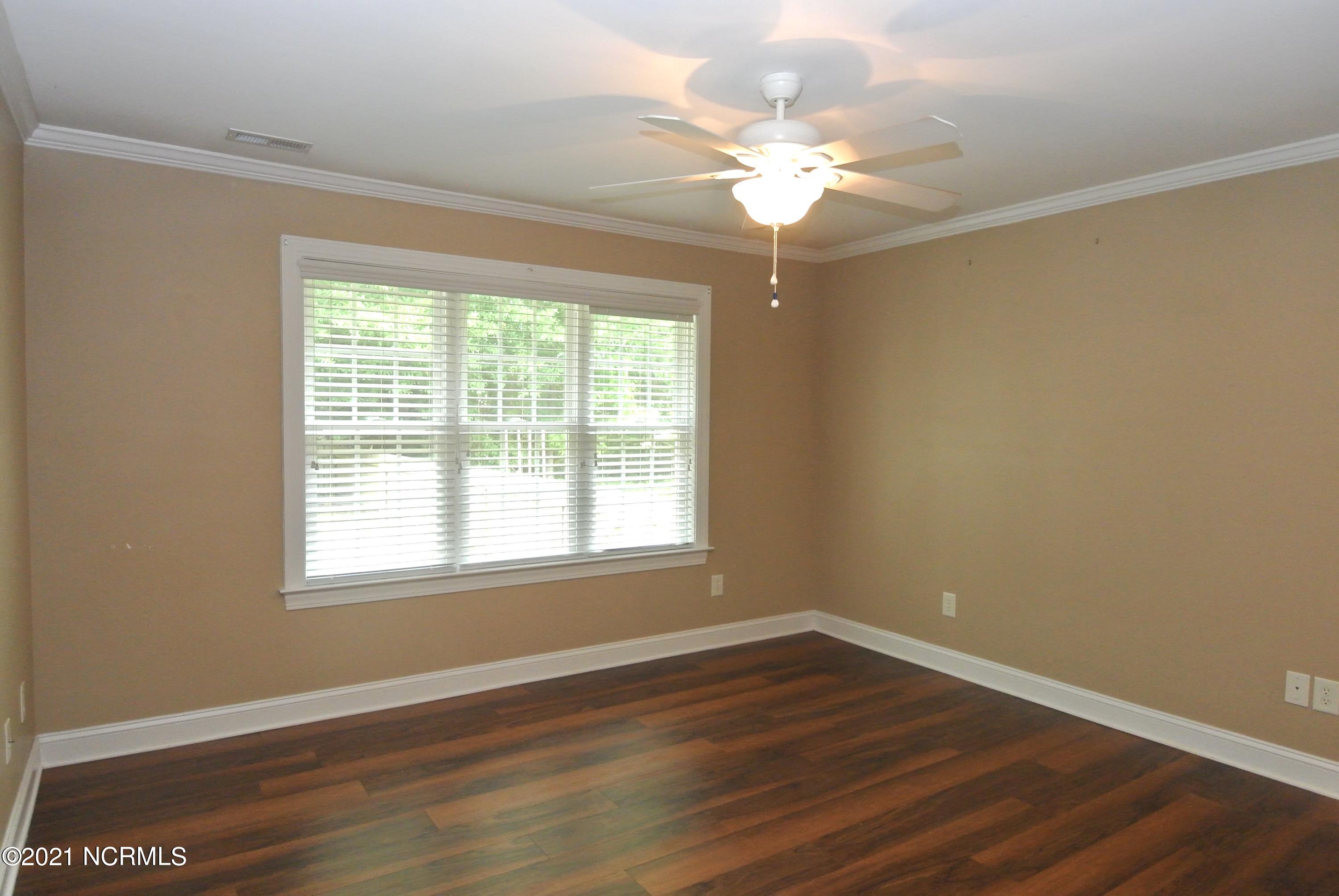 440 Neuchatel Road New Bern, NC 28562 - Photo 16 of 32 1st floor master bedroom