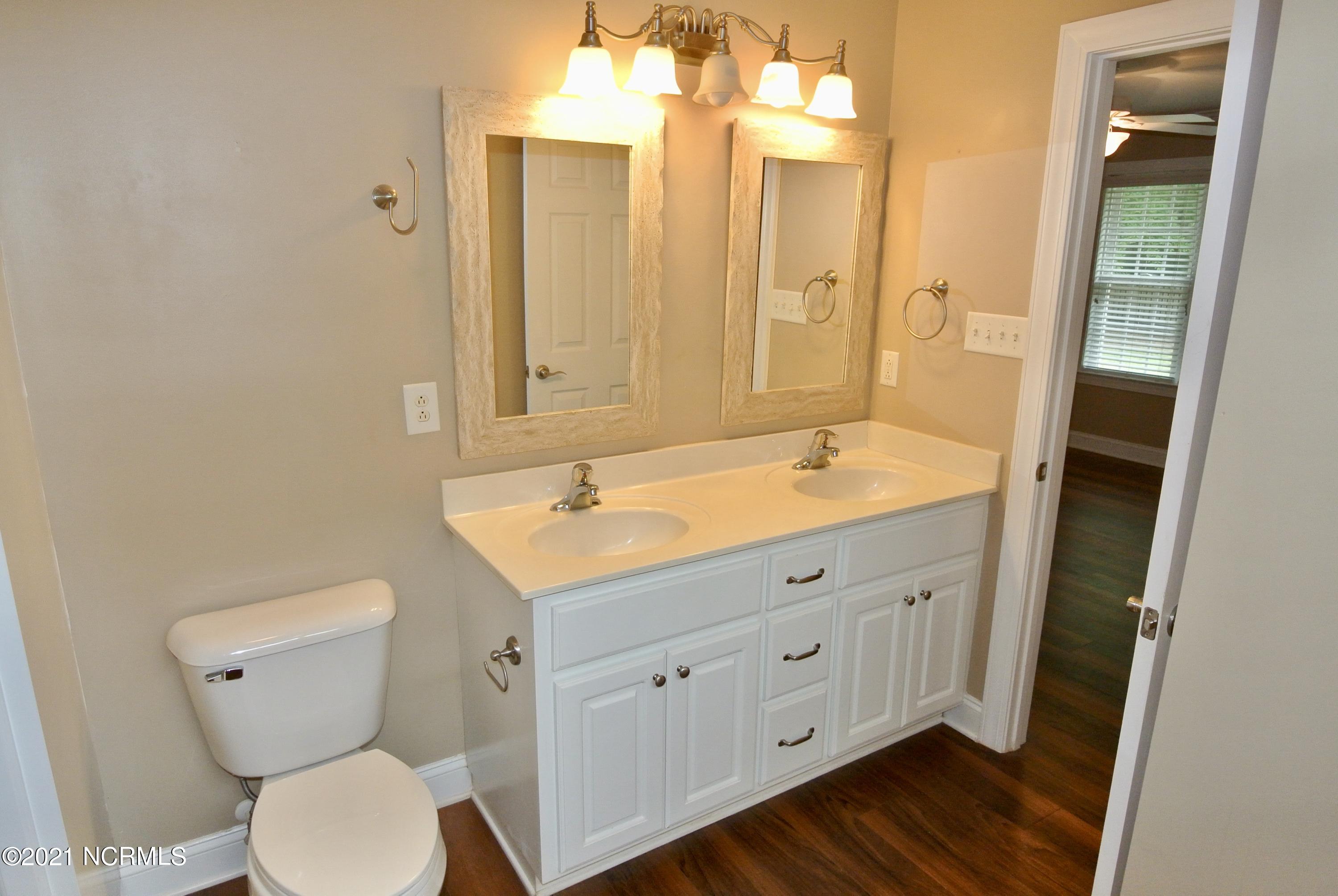 440 Neuchatel Road New Bern, NC 28562 - Photo 17 of 32 Master bathroom