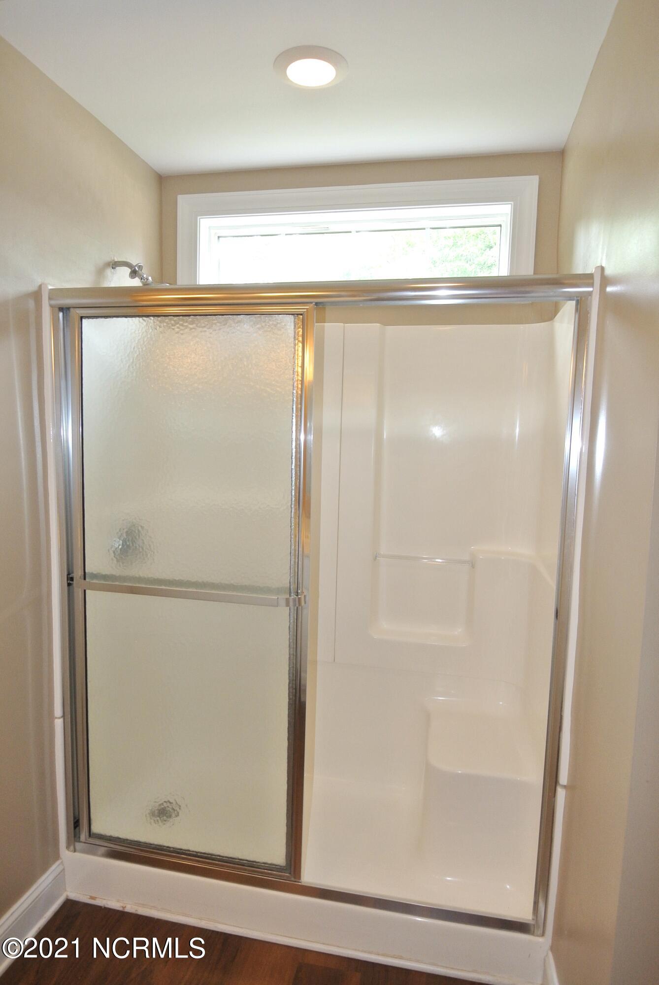 440 Neuchatel Road New Bern, NC 28562 - Photo 19 of 32 Master bathroom