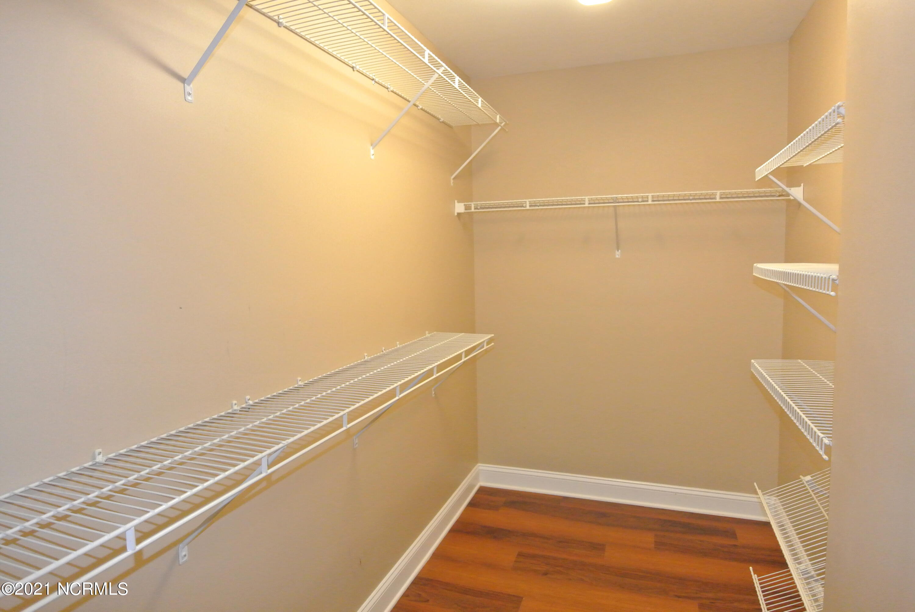 440 Neuchatel Road New Bern, NC 28562 - Photo 20 of 32 Master walk-in closet