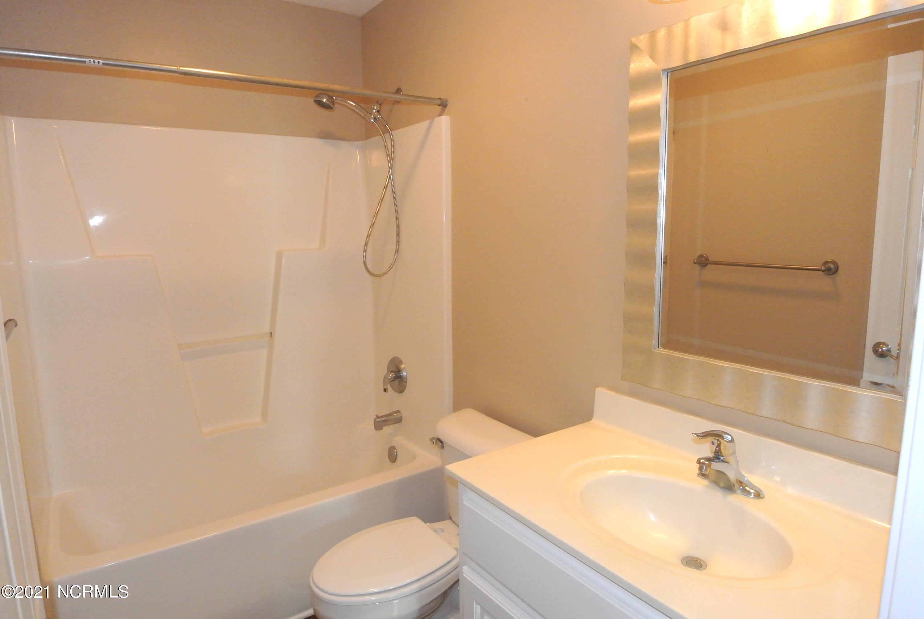 440 Neuchatel Road New Bern, NC 28562 - Photo 23 of 32 Bathroom #2