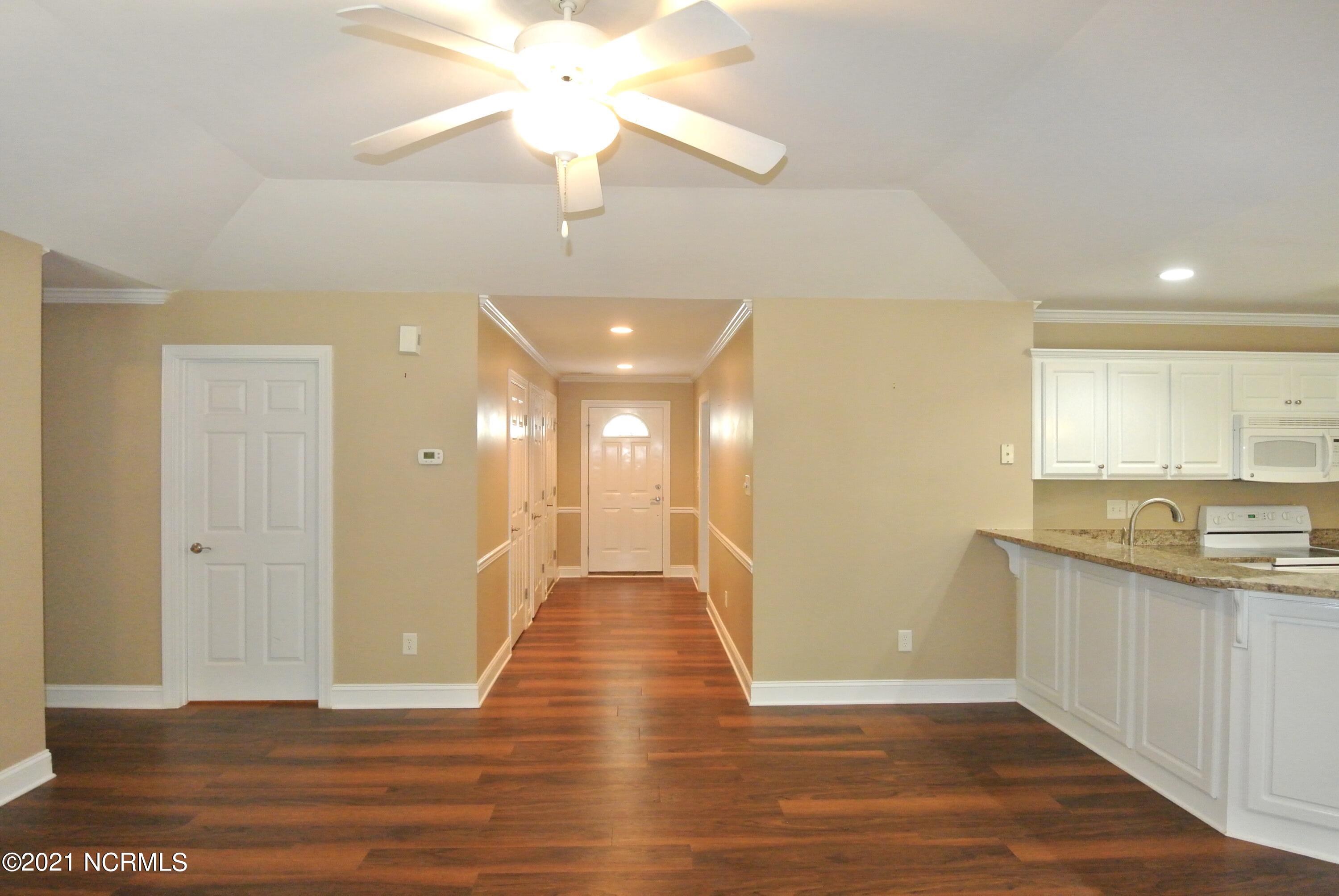440 Neuchatel Road New Bern, NC 28562 - Photo 4 of 32 Entrance