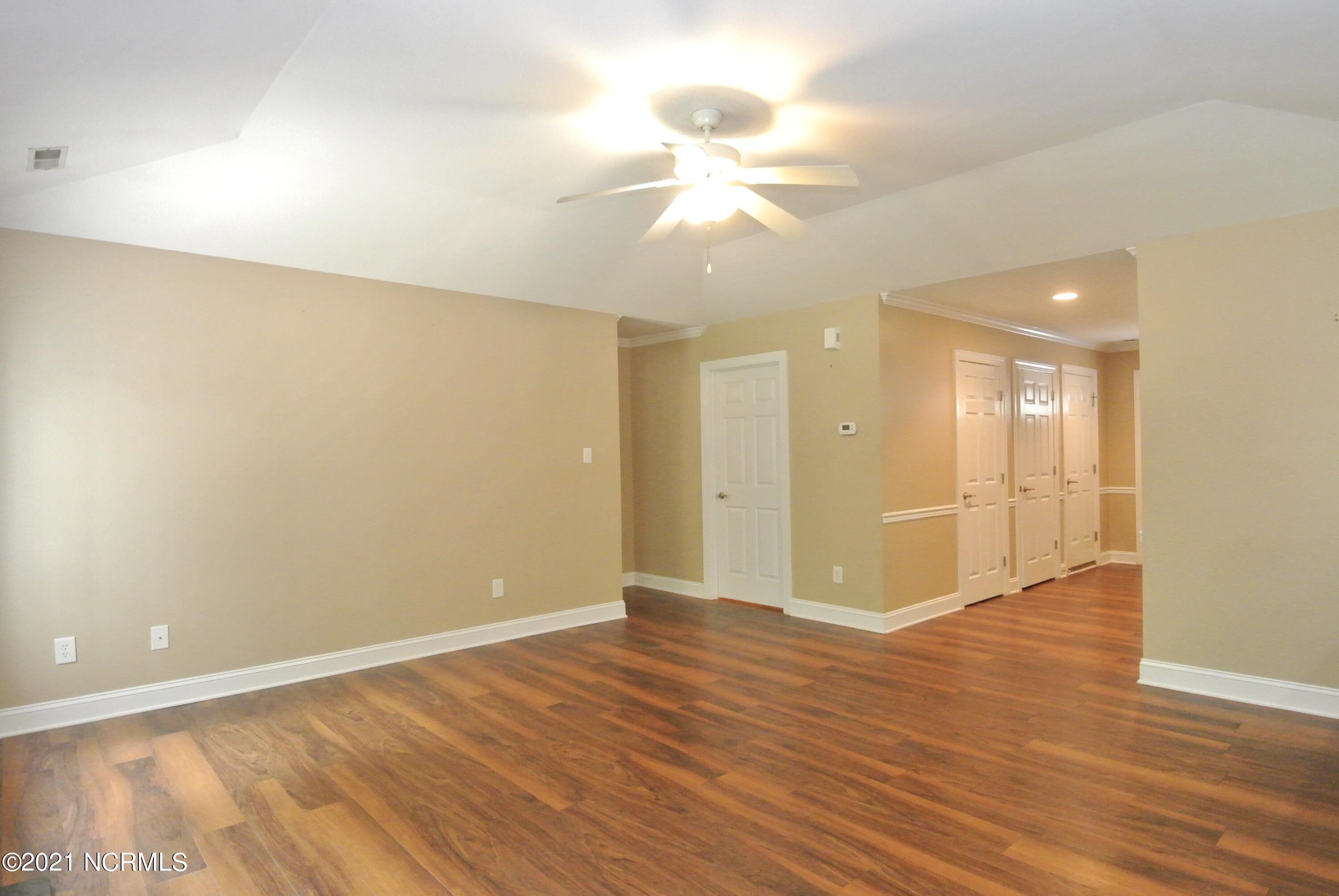 440 Neuchatel Road New Bern, NC 28562 - Photo 5 of 32 Living room