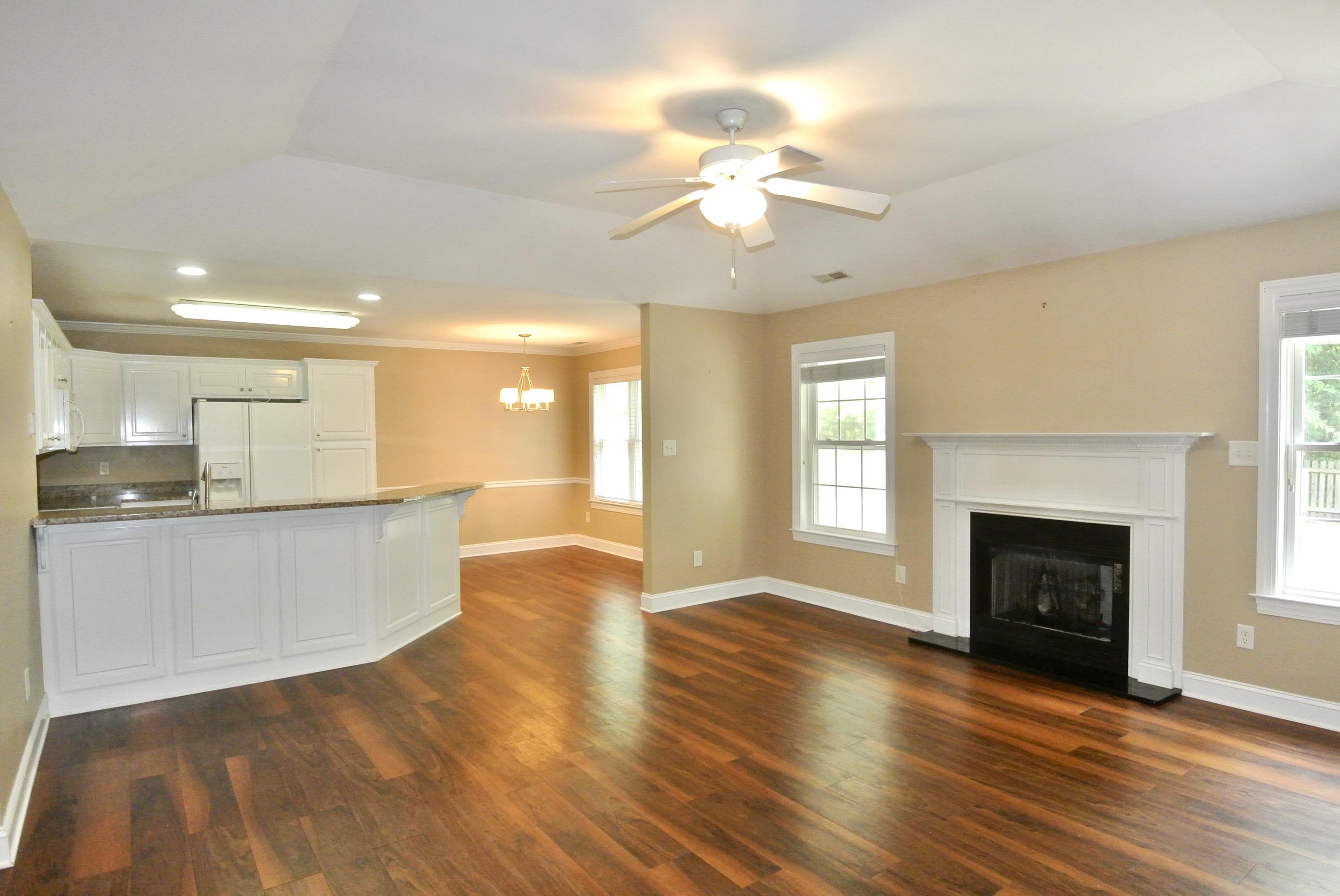 440 Neuchatel Road New Bern, NC 28562 - Photo 6 of 32 Living room