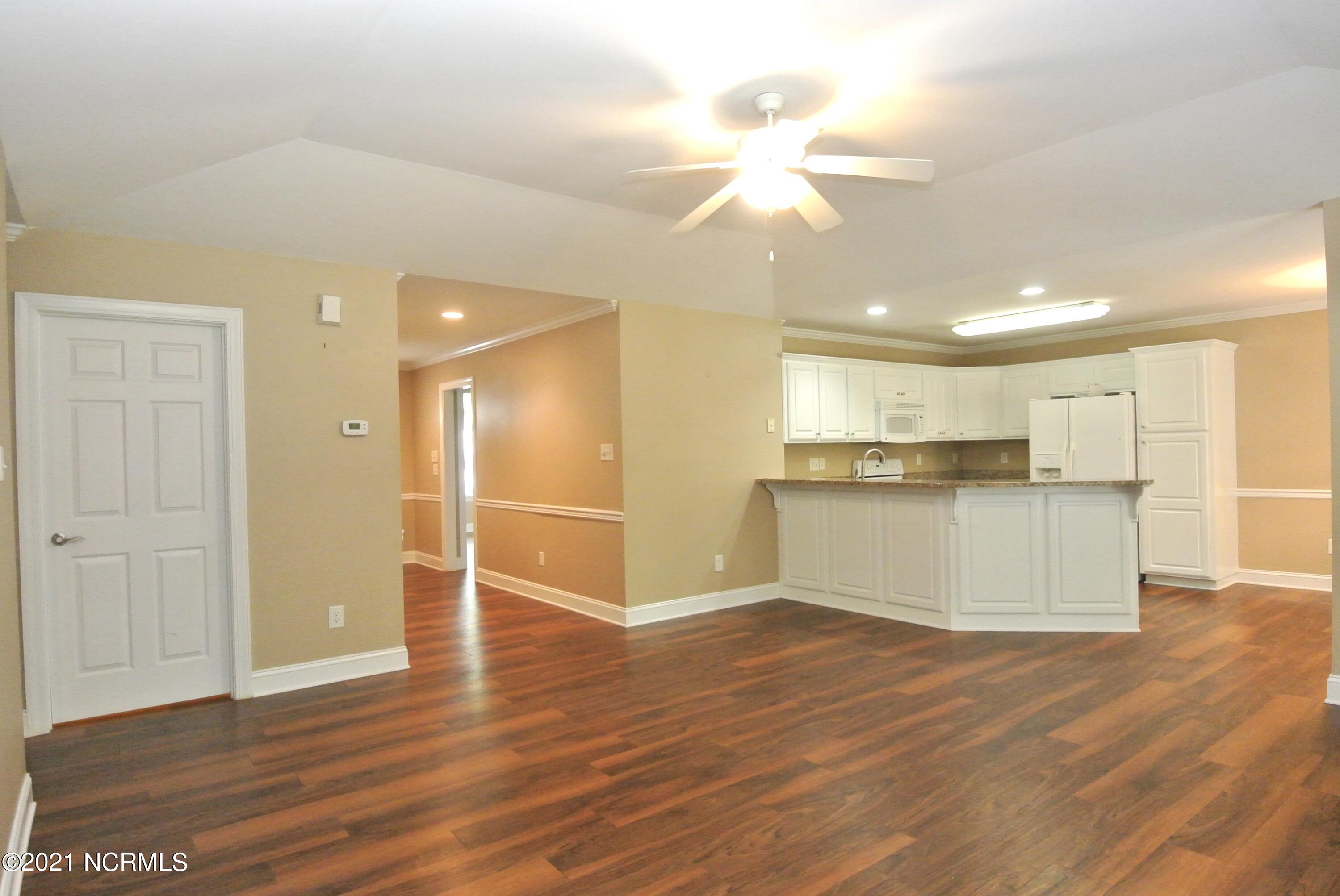 440 Neuchatel Road New Bern, NC 28562 - Photo 8 of 32 Living room