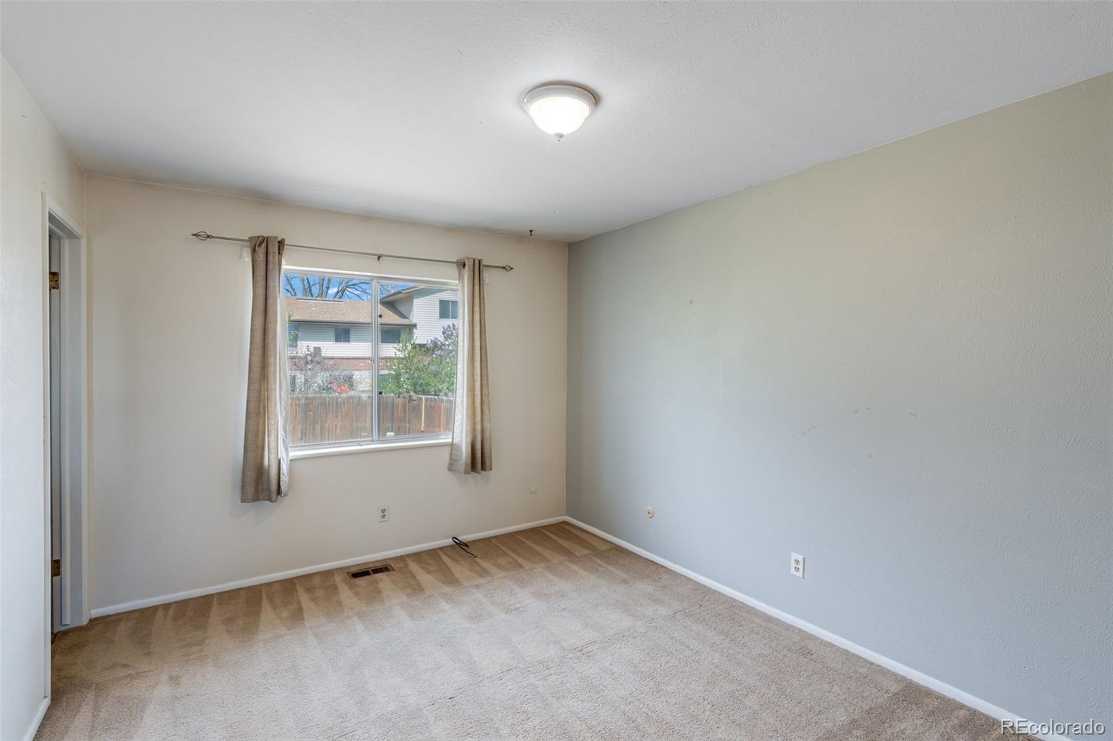2573 South Rifle Street Aurora, CO 80013 - Photo 6 of 19