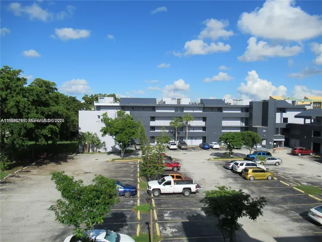 a view of a parking area