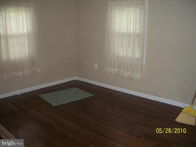 11401 Idlewood Road Silver Spring, MD 20906 - Photo 3 of 15 Living Room