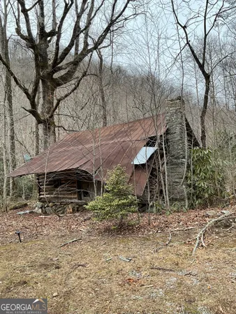 a view of a barn in the middle of a yard