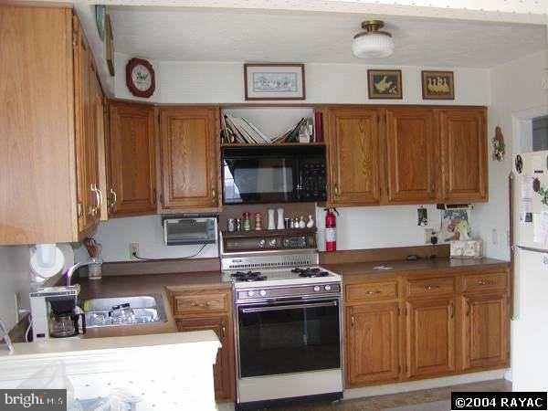 685 Academy Road York, PA 17406 - Photo 2 of 9 Gallery Image 2