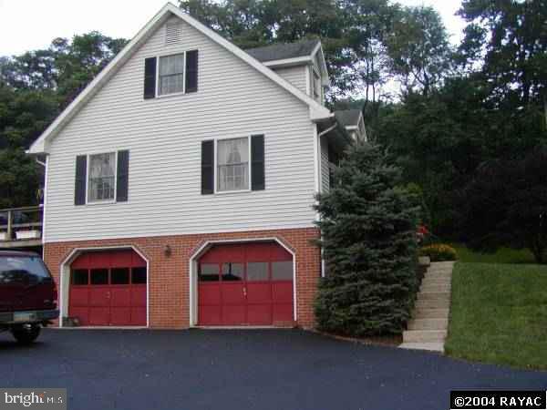 685 Academy Road York, PA 17406 - Photo 4 of 9 Gallery Image 4