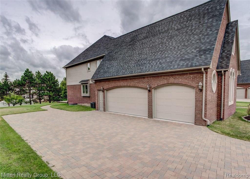 54134 Deer Ridge Court Rochester, MI 48307 - Photo 3 of 25