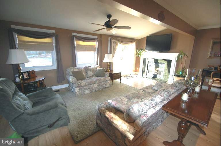 24100 Log House Road Gaithersburg, MD 20882 - Photo 19 of 30 Family Room