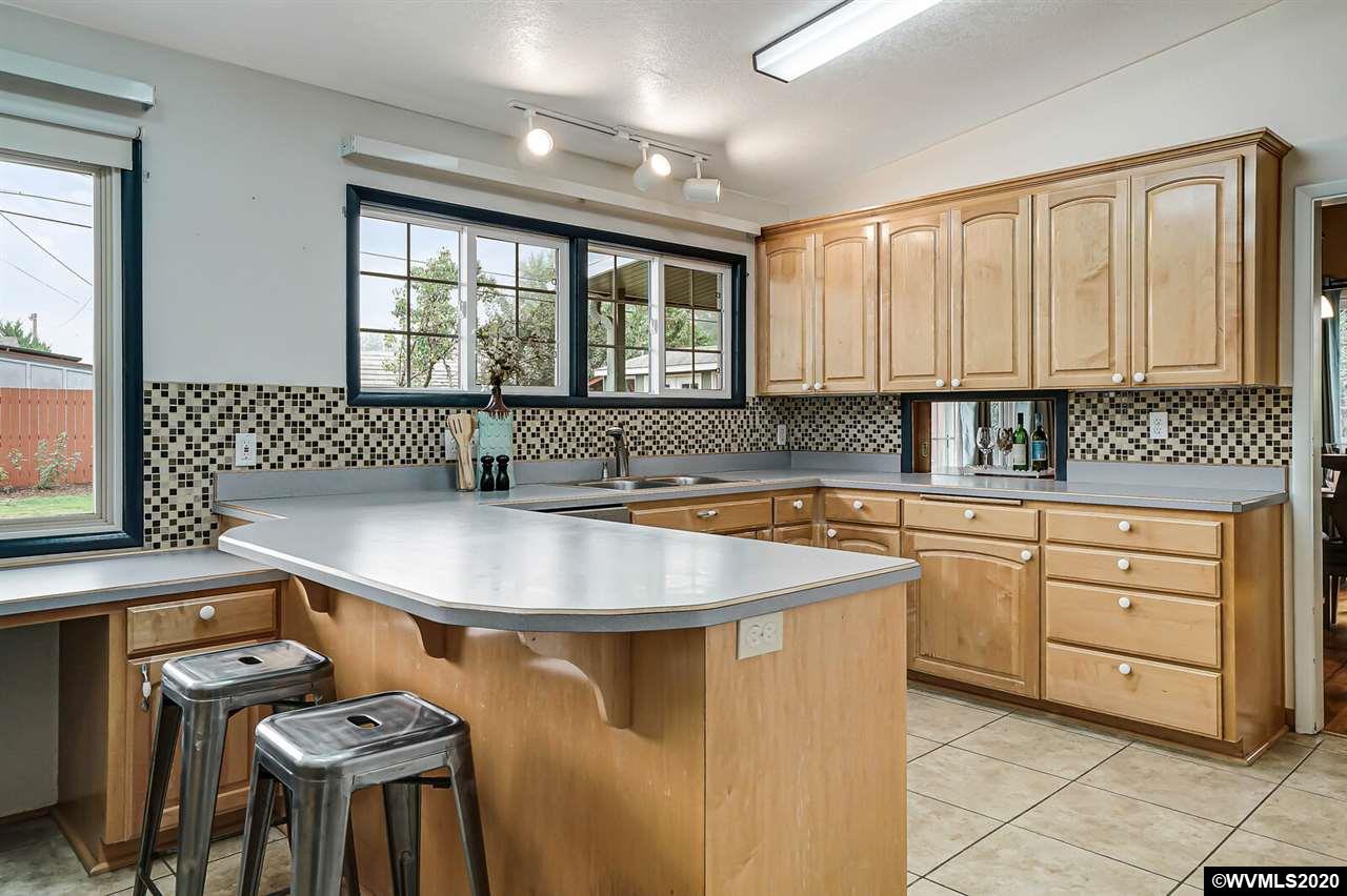 3015 Southwest Liberty Street Albany, OR 97321 - Photo 11 of 42 Gallery Image 11