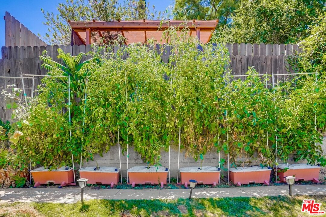 6116 Springvale Drive Los Angeles, CA 90042 - Photo 27 of 33 a backyard of a house with lots of green space