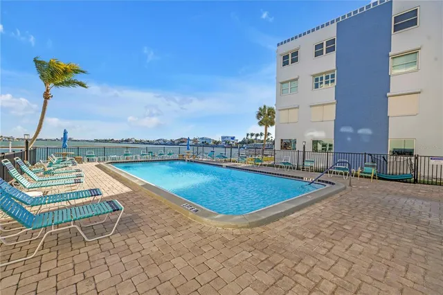 $2,600 | 5575 Gulf Boulevard, Unit 335, St. Pete Beach, FL 33706