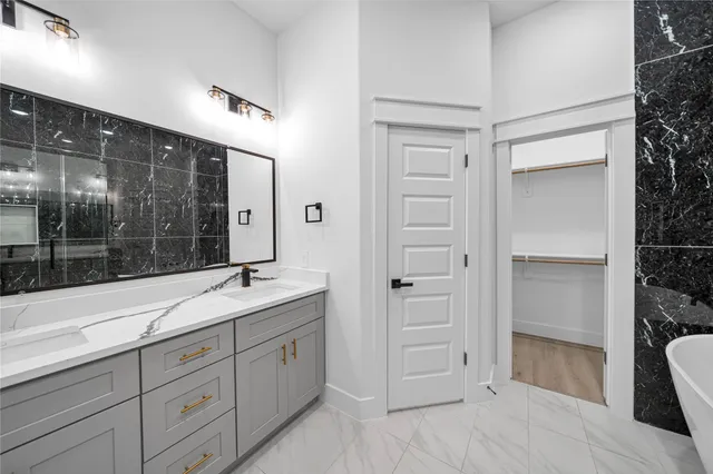 $2,250 | 4902 Higgins Street, Unit B, Houston, TX 77033