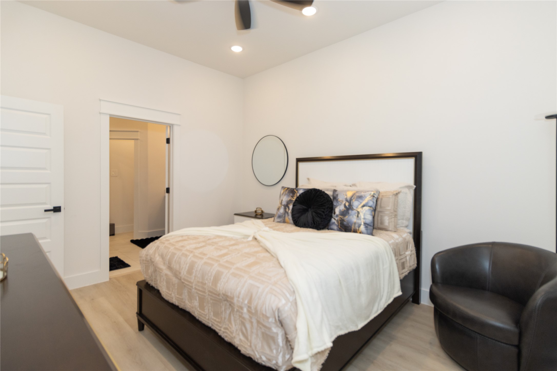 4902 Higgins Street, Unit B Houston, TX 77033 - Photo 19 of 39 a bedroom with a bed and lamp