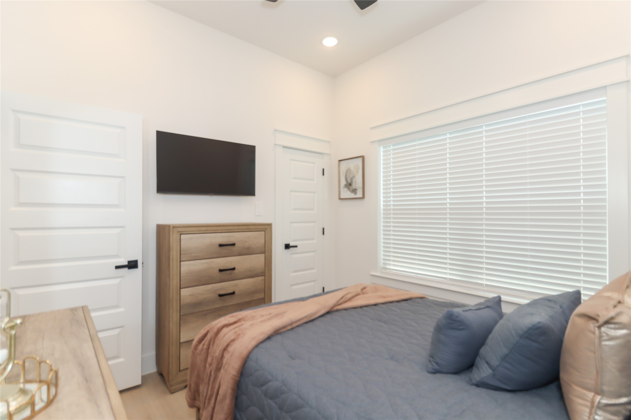 4902 Higgins Street, Unit B Houston, TX 77033 - Photo 28 of 39 a bedroom with a bed and a flat screen tv
