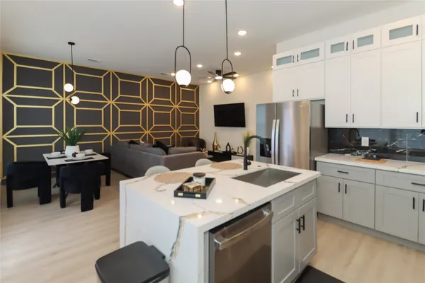 $3,500 | 4902 Higgins Street, Unit B, Houston, TX 77033