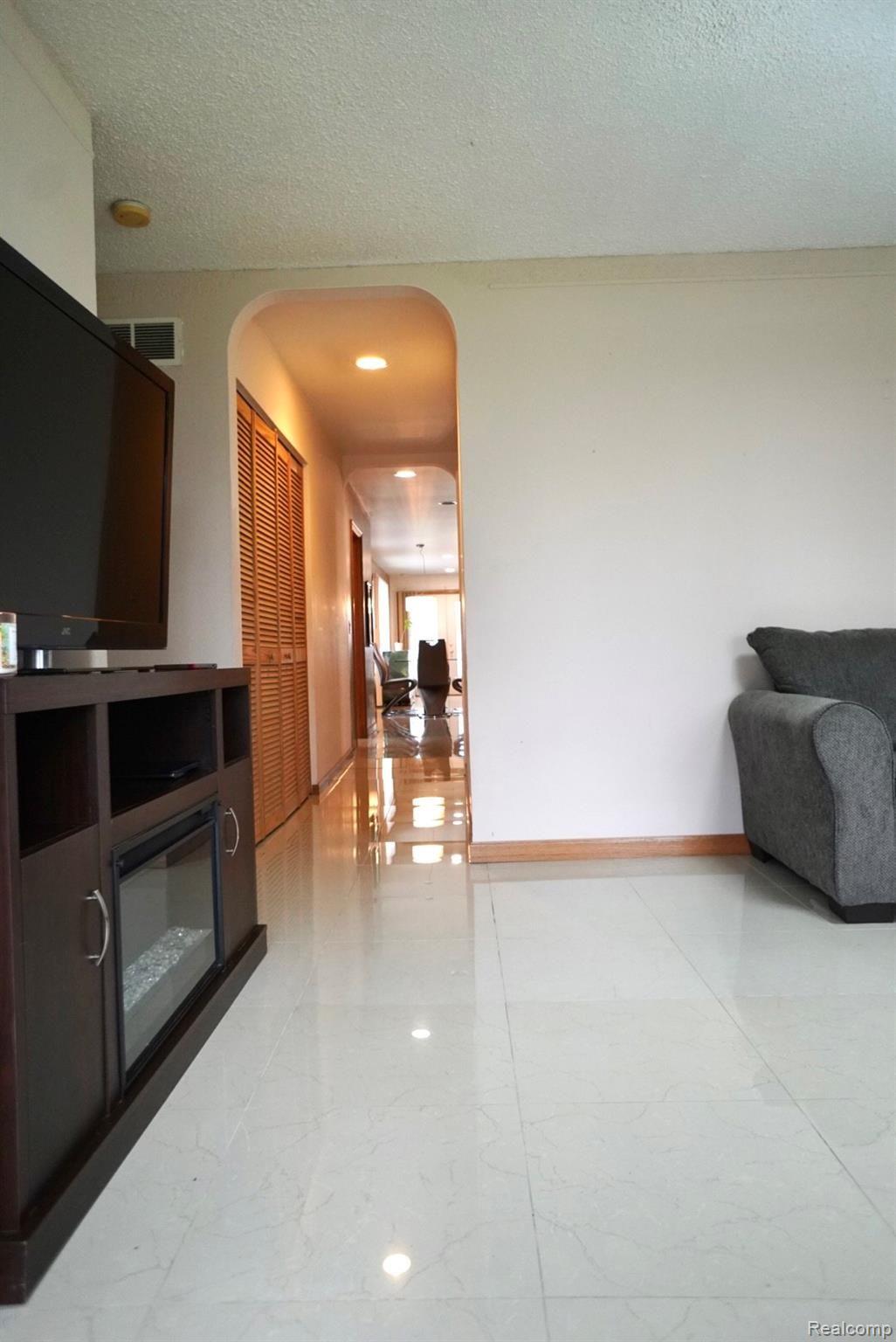 15318 Beech Daly Road Taylor, MI 48180 - Photo 7 of 70 2022-05-05 18.58