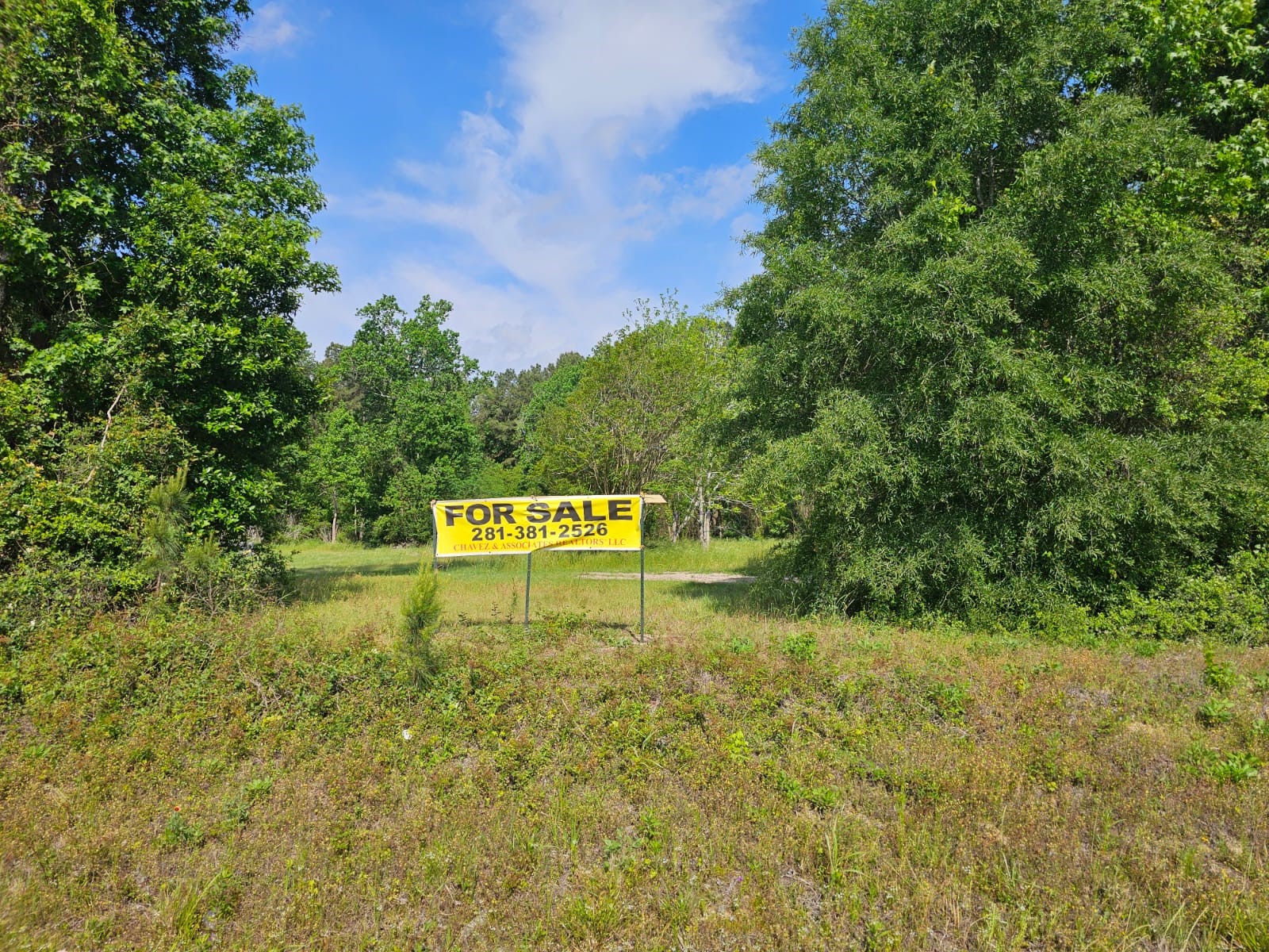 1190 Highway 59 Garrison, TX 75946 - Photo 8 of 12 a sign that is on the side of a road
