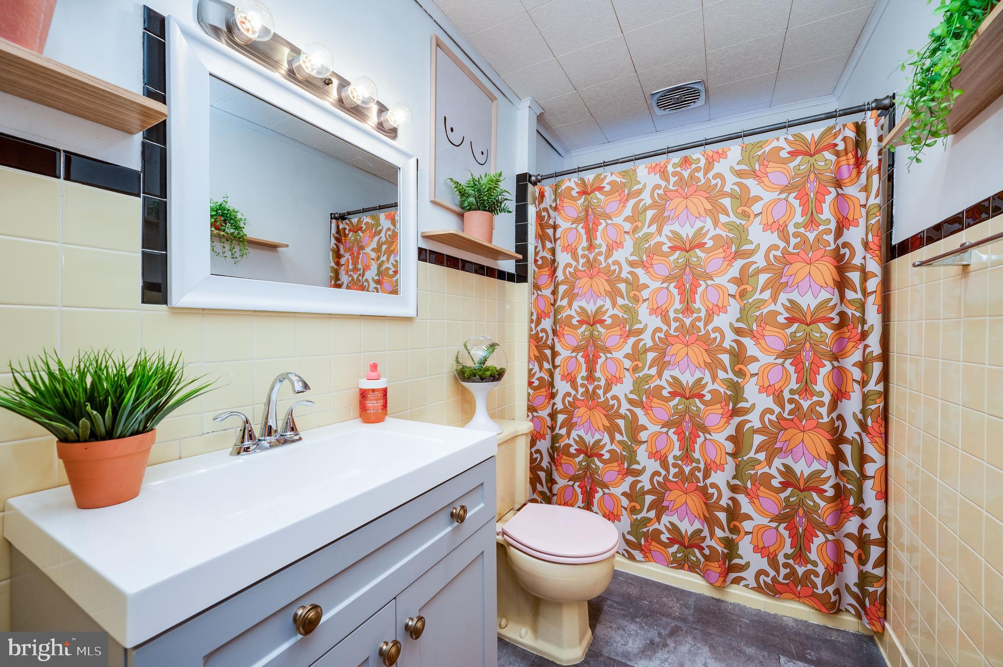 602 Harding Avenue Reading, PA 19607 - Photo 17 of 38 a bathroom with a sink toilet and shower